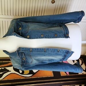 Gianni Bini Denim Jacket Blue Medium Silver Buttons Lightweight